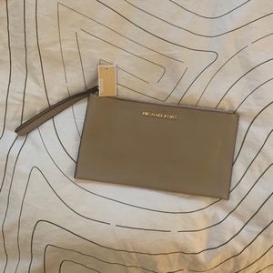 MICHAEL KORS NWT Tan Leather Wristlet